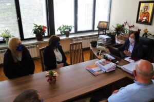 republikanci troyan 170321 3 Водачът на листата за 11-и МИР Ловеч на ПП „Републиканци за България” Надя Бонева и кандидат-депутатите се срещнаха с ръководството на Община Троян