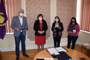 biudjeti 304211 В Община Ловеч връчиха бюджетите за 2021 г. по функциите „Здравеопазване“  и „Социално осигуряване, подпомагане и грижи“ (СОПГ). В сравнение с миналата година увеличението е с 36,2 процента