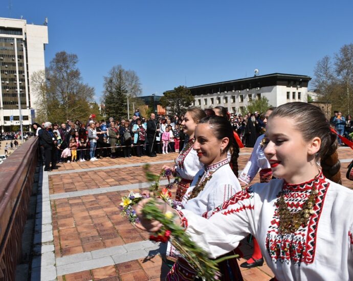 cvetnica 2504217 Програма на ловешката "Цветница"
