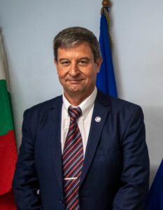 julian peytrov 1204211 Синдикат „Образование“, като проучи мнението на десетки хиляди учители, категорично твърди, че НВО след 4 клас е лишено от образователна логика и трябва да бъде отменено