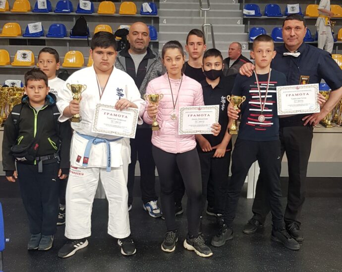 karate 2704211 Четири медала от Националните първенства по карате Шинкиокушин за деца до 10, 12 и 14 г., кадети и кадетки, юноши и девойки за Карате клуб - Ловеч