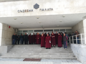op lovech protest 290421 2 Прокурори, следователи и служители от Съдебен район Ловеч излязоха на мълчалив протест срещу промените в в Закона за съдебната власт и Наказателно-процесуалния кодекс