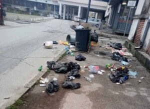 vandali 1904211 Община Ловеч чрез видеозаписи издирва извършителите на серия вандалски прояви
