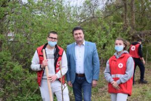 zalesiavane 2304214 Заместник-кметът на Община Ловеч Цветан Георгиев се включи в залесяването на БМЧК