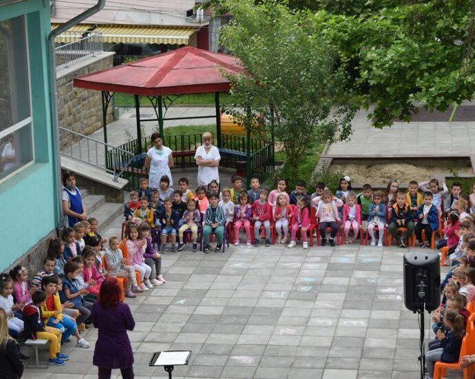 den speshna 2705215 Кметът на Ловеч поздрави децата в ДГ „Зора“ за включването в Световния ден на Спешната медицинска помощ