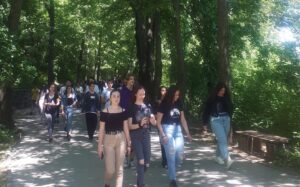 ezikova 1005211 Учениците от ПЕГ "Екзарх Йосиф I" в Ловеч отбелязаха традиционно днешния 10 май – Световен ден на движението за здраве