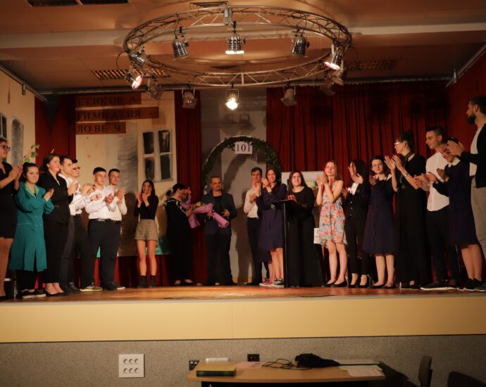 ezikova teater 230521 3 С пиесата "Вчера" по едноименния роман на Владо Даверов Ловешката езикова гимназия отбеляза 70 години Драматичен състав