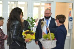 mg jubilei 100521 5 Днес започнаха тържествата по случай 50-годишния юбилей на Профилираната природо-математичесата гимназия в Ловеч. Досега в гимназията образованието си са получили 5368 ученици