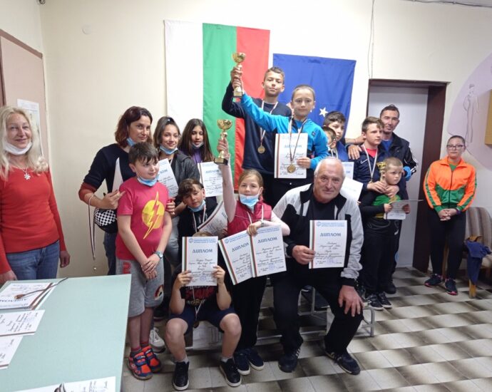modelisti 2605211 Авиомоделистите от Моделклуб-Ловеч извоюваха, за поредна година, отборно първо място при децата и второ място при юношите