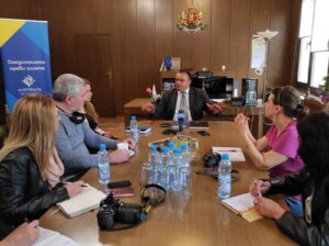 ou slavchev 200521 3 Ваня Събчева предаде печата на администрацията и ключовете на кабинета на новия Областен управител Светослав Славчев