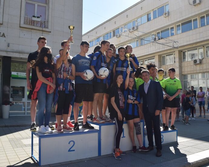 sportni sastezania 110521 7 Победителите от всички детски спортни състезания бяха наградени тържествено