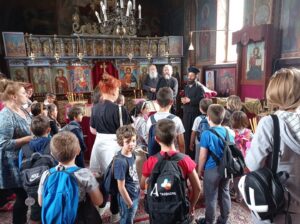 uchilishte glojenski 2605211 Учениците от ЧНУ „Св. Седмочисленици“ – Ловеч посетиха Гложенския манастир и пещерата Съева дупка