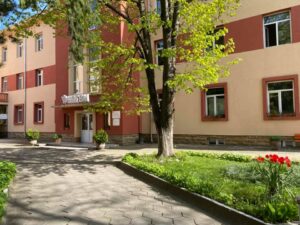 veter1005212 Националната професионална гимназия по ветеринарна медицина (НПГВМ) „Проф. д-р Димитър Димов” в Ловеч отбелязва този месец 75 години от създаването