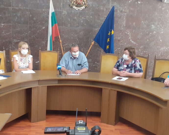 covid sreshta 2806211 Лекарите на информационната среща за ковид: Доверете се на науката, ваксинирайте се!