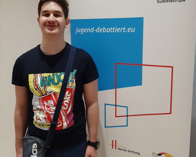 eg rabadjiev706211 Цветомил Рабаджиев от 11 Б клас в ПЕГ „Екзарх Йосиф I „ в Ловеч се класира сред 8-те най-добри от страната на конкурса „Младежки дебати на немски език в Източна и Югоизточна Европа“