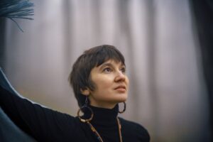 ele 3006211 Изложбата The Human Experience (Човешкият опит) на младата художничка Еле ще бъде открита на 1 юли 2021 г. в Художествена галерия „Проф. Теофан Сокеров“ в Ловеч