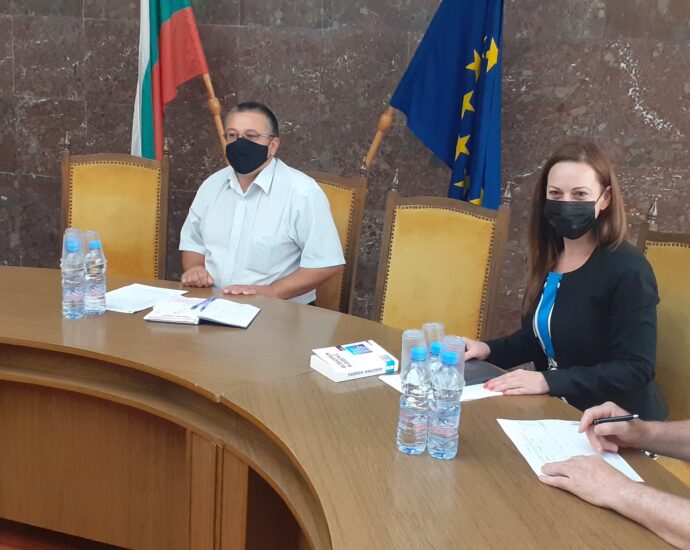 ou rabotna sreshta 180621 2 Областният управител проведе работна среща по организационно-техническата подготовка на изборите на 11 юли
