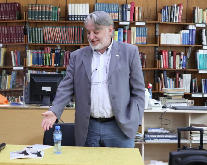 sashko nasev 106211 Македонският писател Сашко Насев пристига в Ловеч, за да представи книгата си "Срещи с дявола"