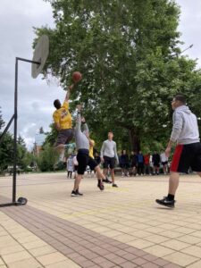 street basket 106213 Традиционното баскетболно шоу „Стрийт баскет“ се проведе на 1 юни на площад „Екзарх Йосиф I“ в Ловеч