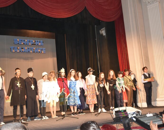 talanti teater 220621 5 Над два часа продължиха петте ученически спектакъла в рамките на „Вечер на таланта“