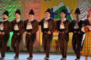 troiche 1906212 Ансамбъл „Траяна“ към Народно читалище „Наука – 1870“ – Троян спечели Голямата награда на областния фолклорен фестивал „Тройче“