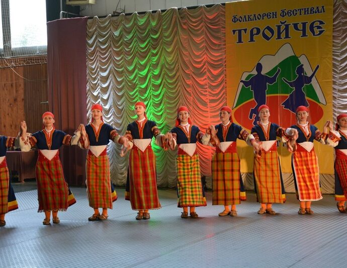 troiche 1906214 Ансамбъл „Траяна“ към Народно читалище „Наука – 1870“ – Троян спечели Голямата награда на областния фолклорен фестивал „Тройче“
