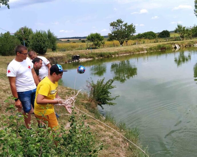 RIBOLOV 2307211 4 ДЕН НА ВОДНОТО СПАСЯВАНЕ И ПЪРВИ СТЪПКИ В РИБАРСТВОТО ОРГАНИЗИРА МЛАДЕЖКАТА ОРГАНИЗАЦИЯ НА БЧК-ЛОВЕЧ