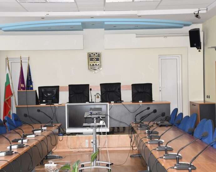 zala obs 2707211 На извънредна сесия Маринова иска отново 313 907,85 лв. за завършването на проваления проект за спортната зала в "Димитър Димов"