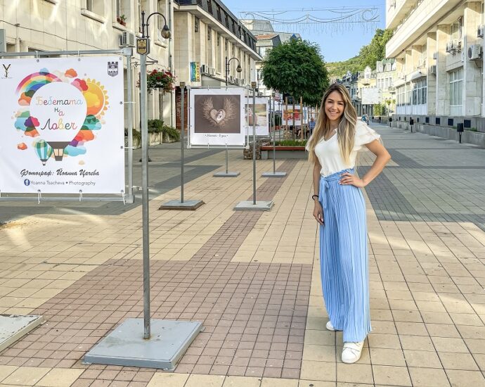 bebetata lovech 308211 В пешеходната зона пред Община Ловеч може да видите изложбата „Бебетата на Ловеч“ на младия фотограф Йоанна Цачева