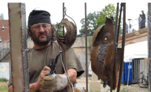 makras 1808211 Динамичната инсталация „Композиция“ на ловешкият творец Красимир Ангелов – Макраса е част от експозицията „Градина на скулптурите на градовете-побратими“ в цитаделата „Петербург“