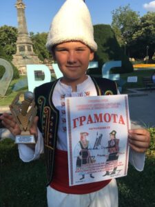 preslav 50821 4 Трябва да знаете за това момче! Защото е талантливо, добро, устремено, дисциплинирано. Защото е отдадено на българския музикален фолклор