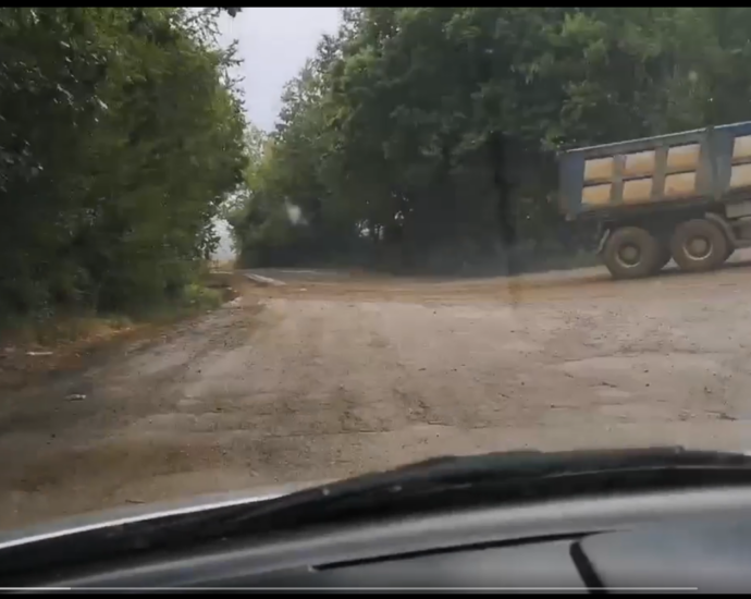uliciipatishta 2908218 Да поговорим за разрушените от тежките камиони изграждащи магистралата улици и пътища в ловешко