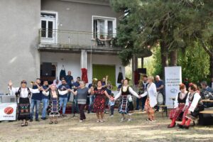 devetaki 709214 Гост на съборa "Девет песни от извора" в Деветаки беше кметът на Община Ловеч Корнелия Маринова