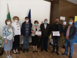 nagradi lekari 2109211 2 Областният управител награди отличени от здравния министър медици за постигнати резултати в имунизационната кампания