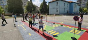 nikiforov 2109211 1 Учениците от ОУ „Христо Никифоров“ проведоха първите си занимания на новоизградена площадка по безопасност на движението по пътищата