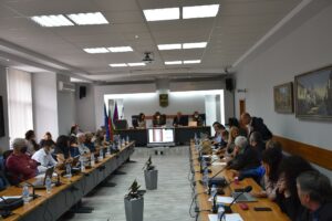 obs 3009211 Общинските съветници в Ловеч кръстиха мястото (площад) пред Галерията на името на поп Кръстю