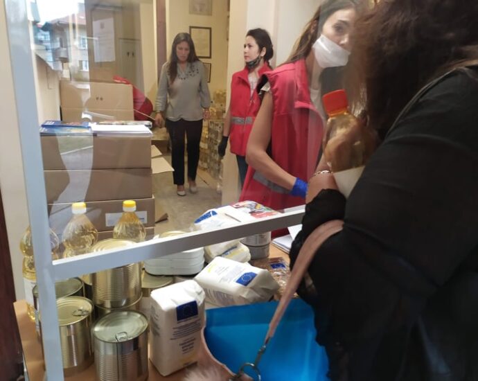 red cross 1609211 1 БЧК започва раздаването на продукти на уязвими български граждани по Оперативната програма за храни