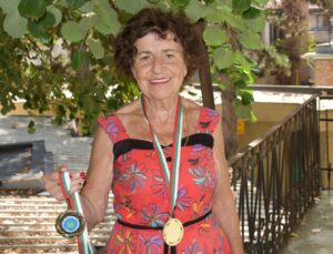 violeta balkanska 2109211 Изпълнителката Виолета Балканска се завърна в родния Ловеч с два златни медала от два международни шампионата по фолклор