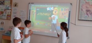 Presicham bezopasno s TEDI 3 Над 170 първокласници от Основно училище „Христо Никифоров“ и Основно училище „Васил Левски“ в Ловеч ще се научат как да се движат безопасно на пътя тази есен.