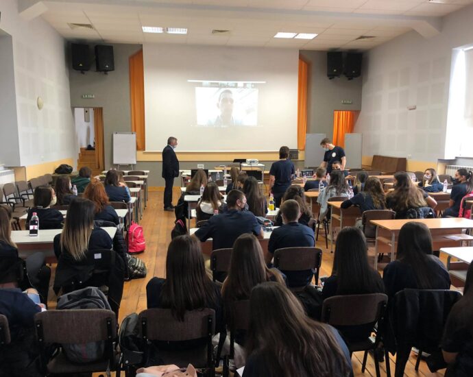 ezikova 110211 1 В Езиковата за първи път се проведе виртуална мобилност по проект „Предприемачеството е важно“