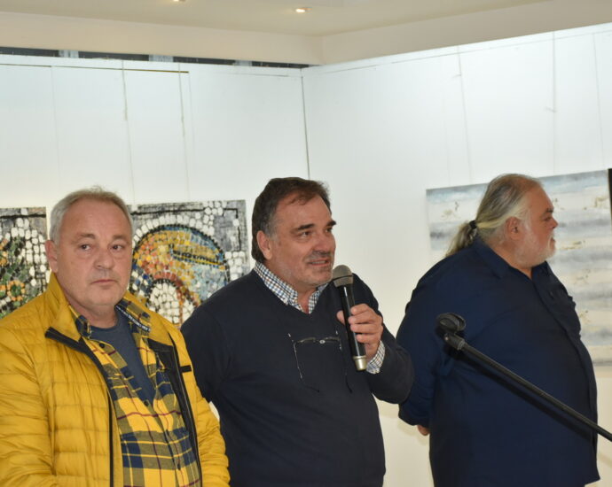 izlojba 151021 9 Изложба „Съвременно изкуство. 30 години цвят и светлина“ беше открита в Ловеч