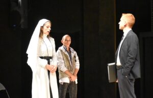 myara 810214 Кметът на Община Ловеч Корнелия Маринова откри традиционния фестивал „Младите в театъра", който се провежда в Ловеч в периода 7 – 12 октомври 2021 г.