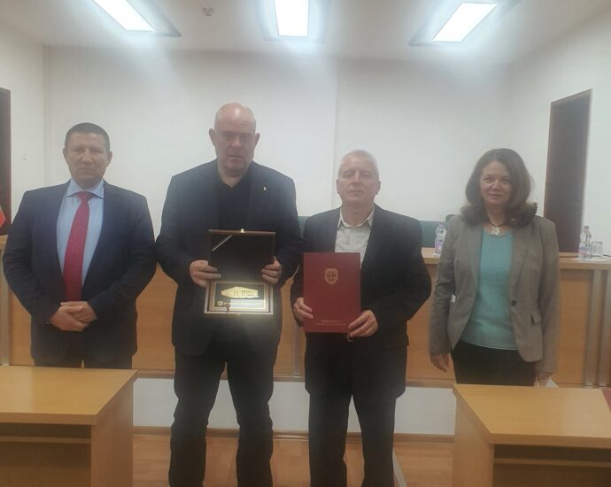 nagrada valkov 810211 Главният прокурор Иван Гешев награди окръжните прокурори на Русе и Ловеч за висок професионализъм
