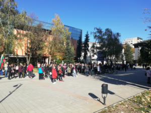 protest lovech 281021 5 И да се реши проблема със сертификатите, цената на енергоносителите ще затвори всички. Днес се проведе третият протест срещу цените на тока и зелените сертификати в Ловеч