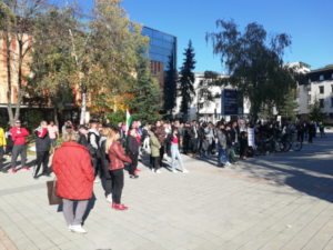 protest lovech 281021 6 И да се реши проблема със сертификатите, цената на енергоносителите ще затвори всички. Днес се проведе третият протест срещу цените на тока и зелените сертификати в Ловеч