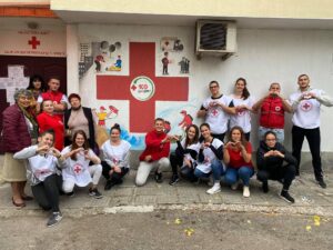 red cross 141021 2 БЪЛГАРСКИ МЛАДЕЖКИ ЧЕРВЕН КРЪСТ НАВЪРШИ 100 ГОДИНИ