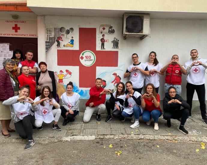 red cross 141021 2 БЪЛГАРСКИ МЛАДЕЖКИ ЧЕРВЕН КРЪСТ НАВЪРШИ 100 ГОДИНИ