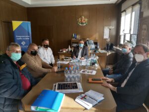 sreshta patishta ou 261021 2 Представители на АПИ и „Автомагистрали“ правят спешен оглед на компрометираните от тежката механизация мостове и улици в селата