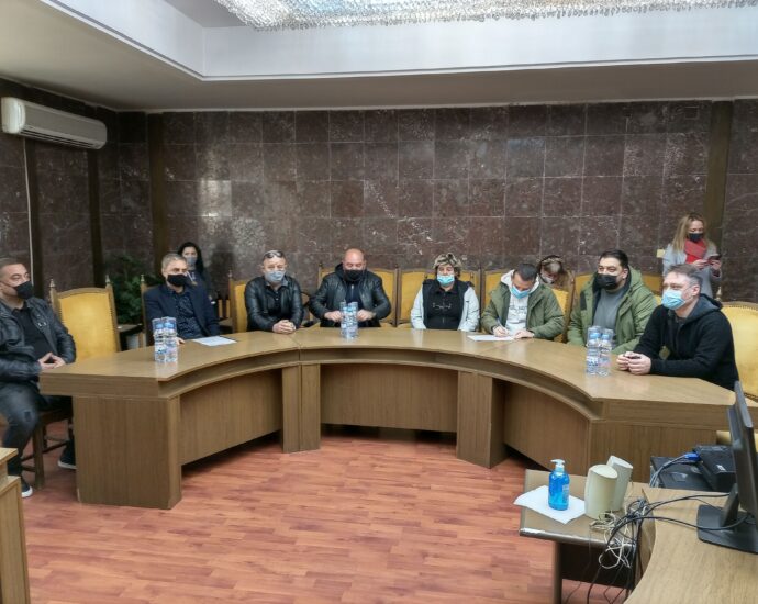 sreshta zavedenia 291021 1 Областният управител прие протестиращите, изпраща исканията им на министър-председателя