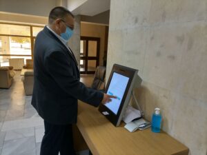 demo glasuvane 11121 3 Демонстрационно пробно гласуване с машина се провежда днес през целия ден в сградата на областната администрация